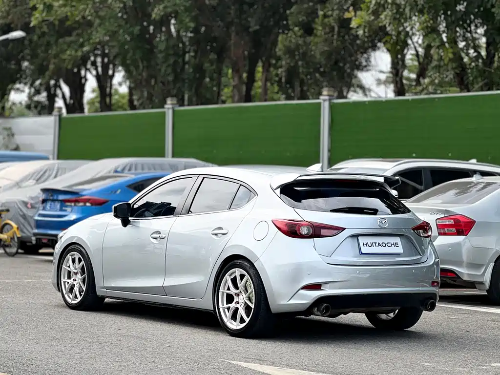 Mazda 3 Axela 2018 — фото 14