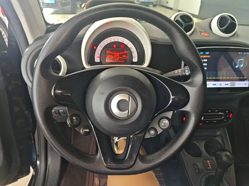 smart fortwo 2016 — фото 11