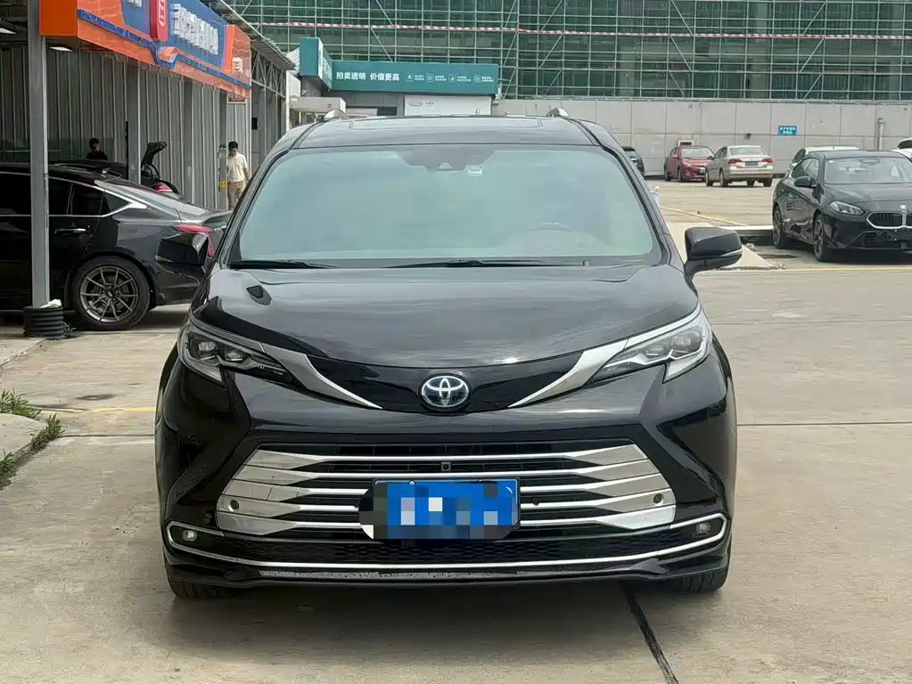Toyota Sienna 2023 — фото 2