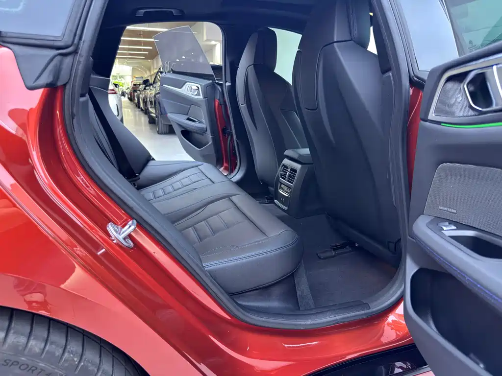 BMW i4 M 2025 — фото 16