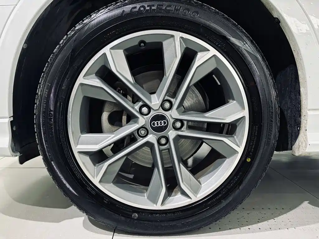 Audi Q3 2021 — фото 9