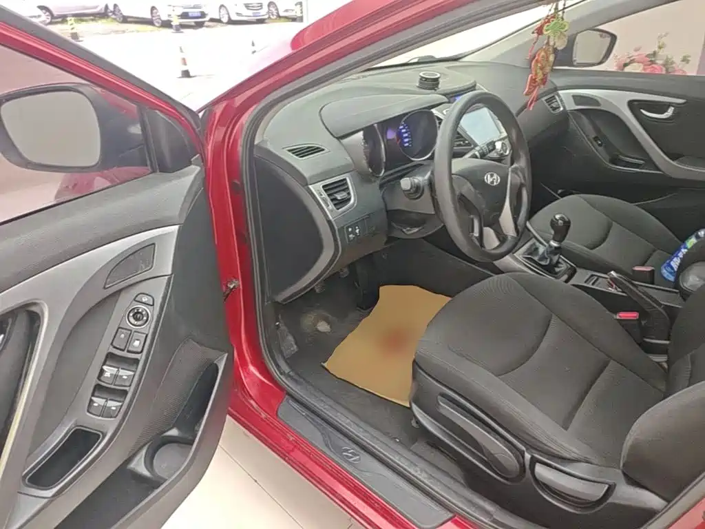 Hyundai Elantra Langdong 2015 — фото 16