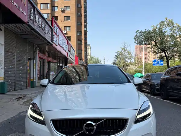 Volvo V40 2019