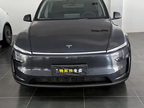 Tesla Model Y 2025