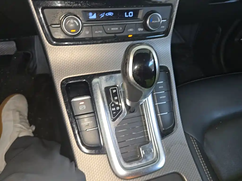 Geely Emgrand GS 2016 — фото 14