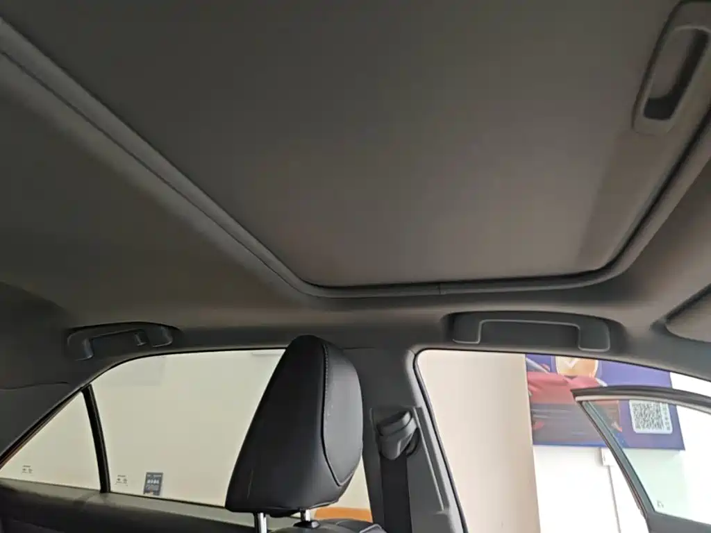 Toyota Camry 2017 — фото 18