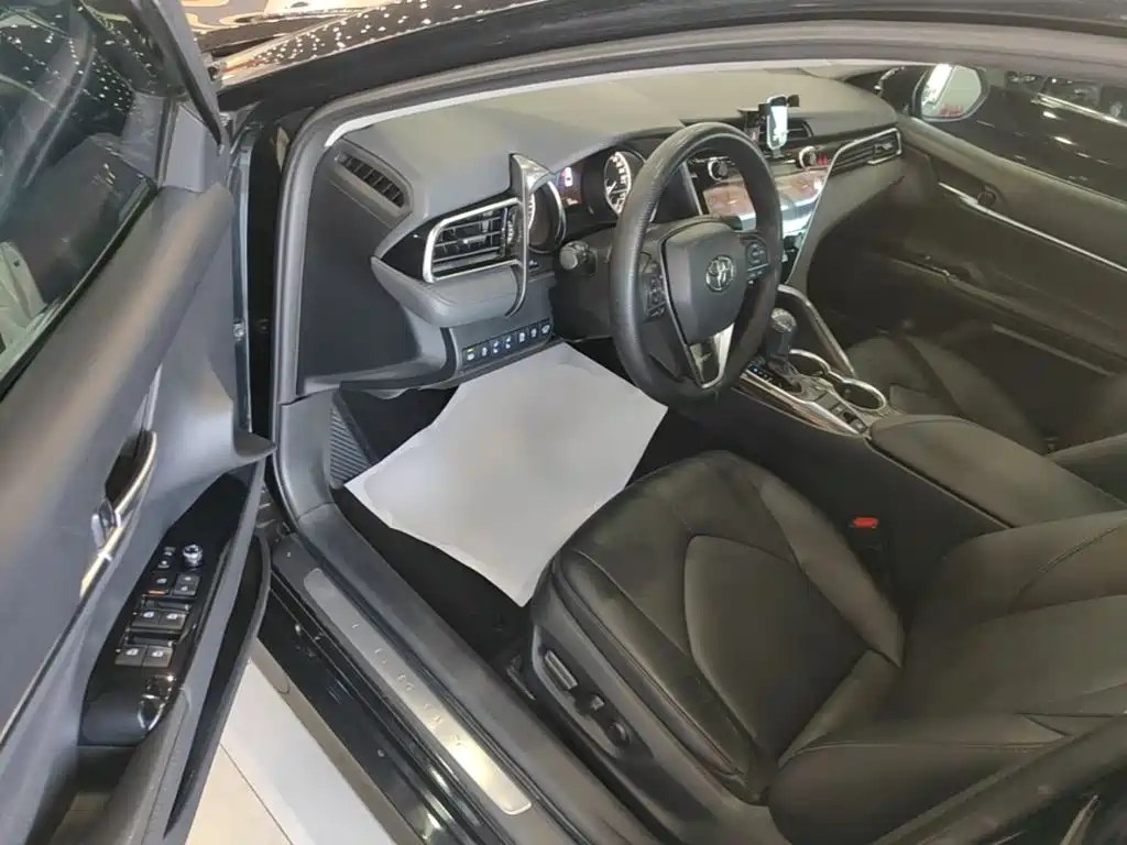 Toyota Camry 2019 — фото 16
