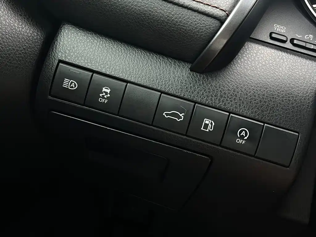 Toyota Camry 2018 — фото 16