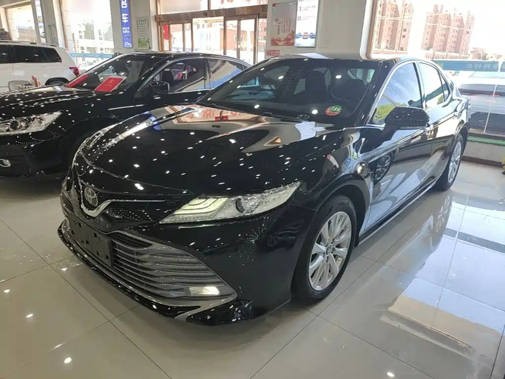 Toyota Camry 2019 — фото 1