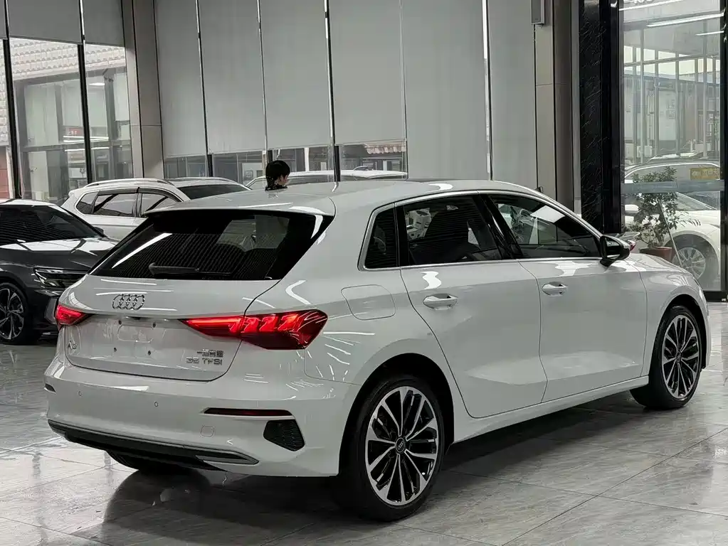 Audi A3 2023 — фото 10
