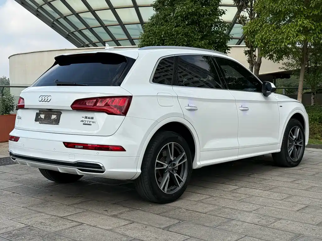Audi Q5L 2018 — фото 9