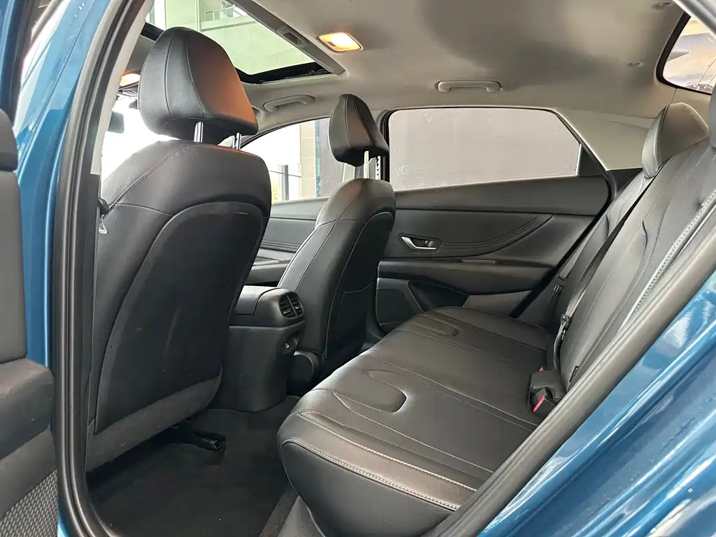 Hyundai Elantra 2022