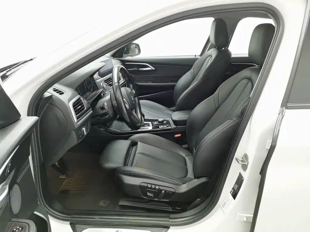 BMW 1 Series 2020 — фото 10
