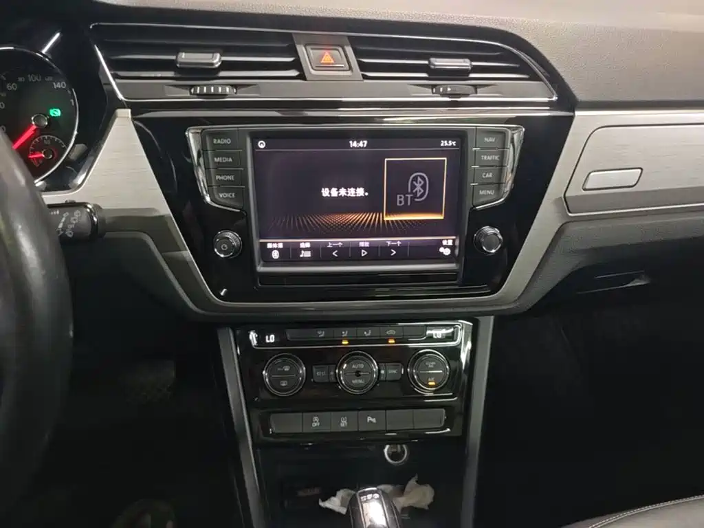 Volkswagen Touran 2018 — фото 13