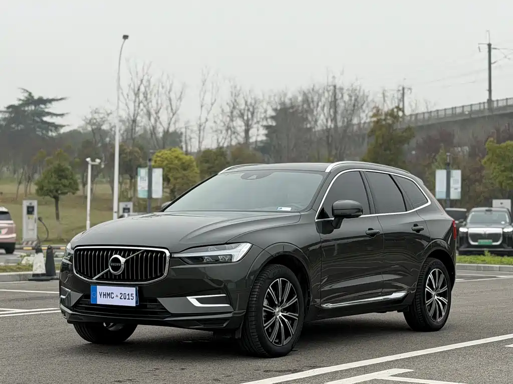 Volvo XC60 2021 — фото 1