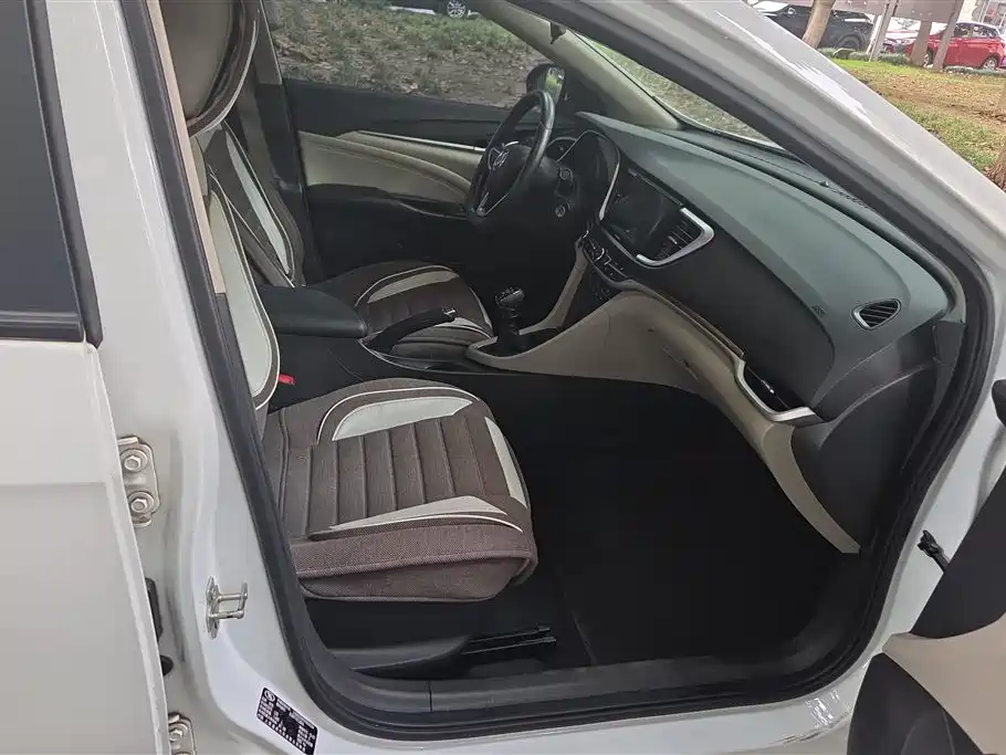 Buick Excelle 2015 — фото 8