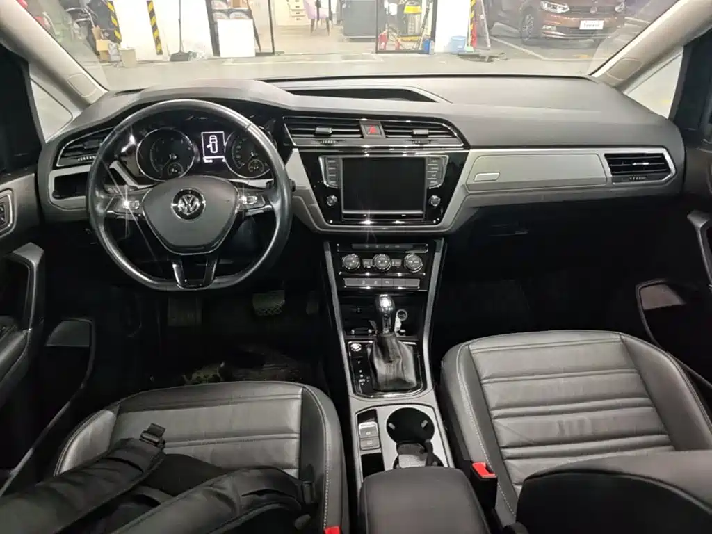 Volkswagen Touran 2018 — фото 10