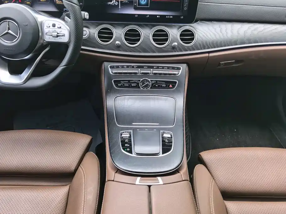 Mercedes-Benz E-Class 2019 — фото 16