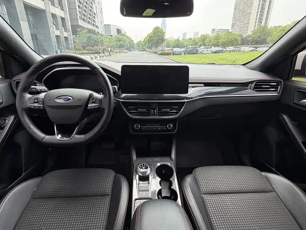Ford Focus 2021 — фото 11