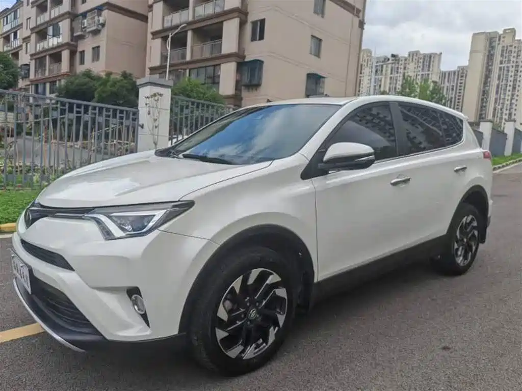 Toyota RAV4 2018 — фото 1