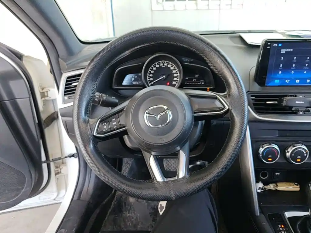 Mazda CX-4 2018 — фото 11