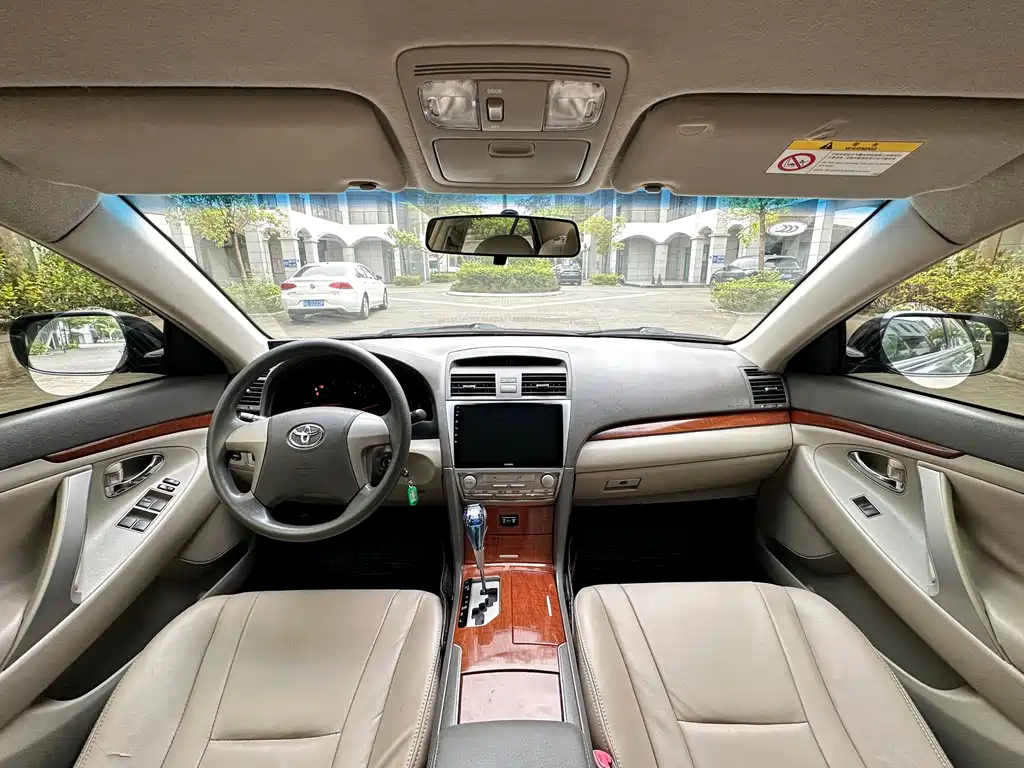 Toyota Camry 2016 — фото 6