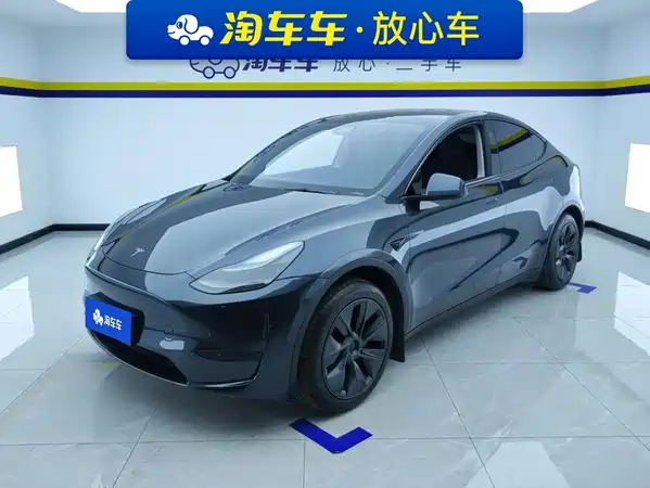 Tesla Model Y 2024