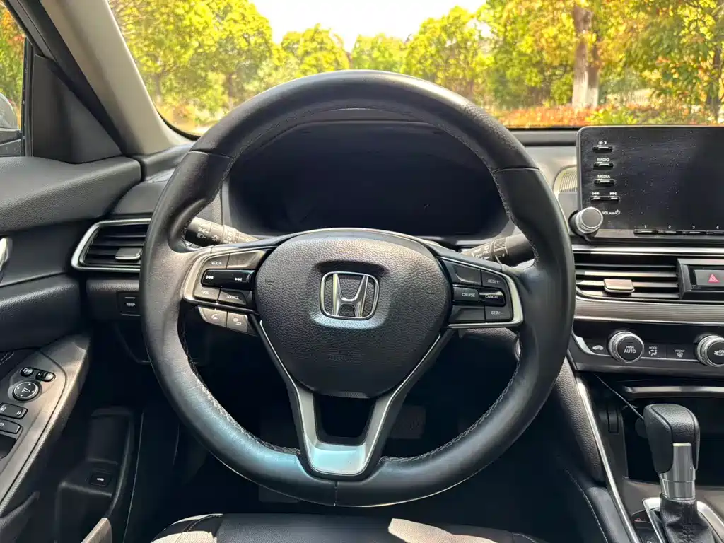 Honda Accord 2019 — фото 9