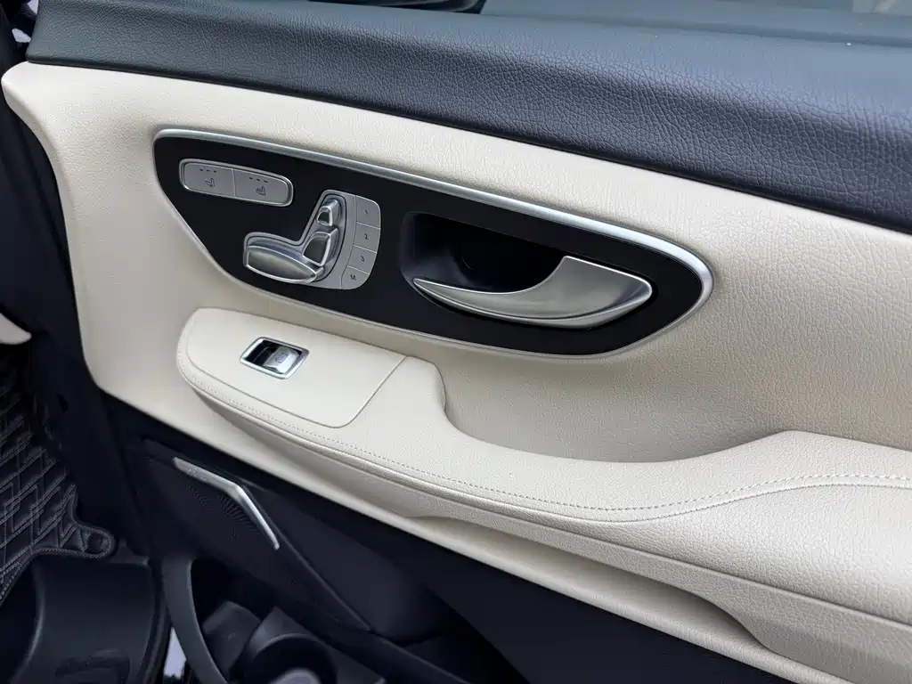 Mercedes-Benz V-Class 2020 — фото 12