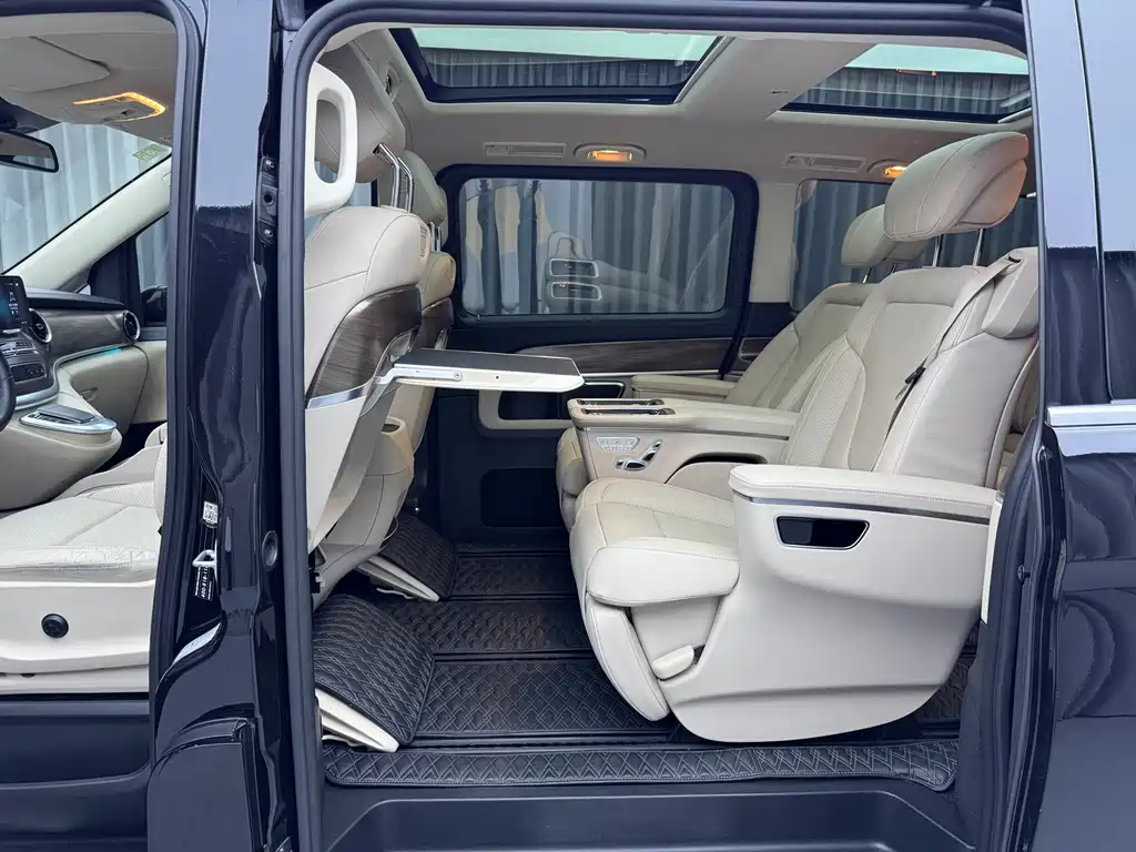 Mercedes-Benz V-Class 2020 — фото 29