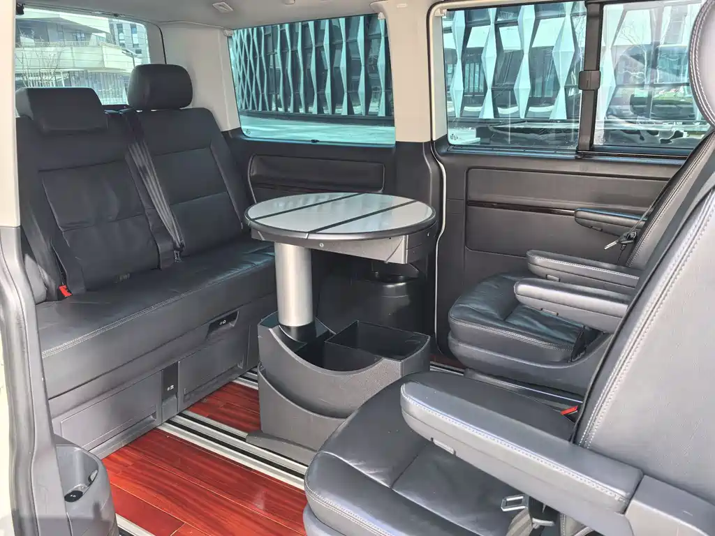 Volkswagen Multivan 2017 — фото 16
