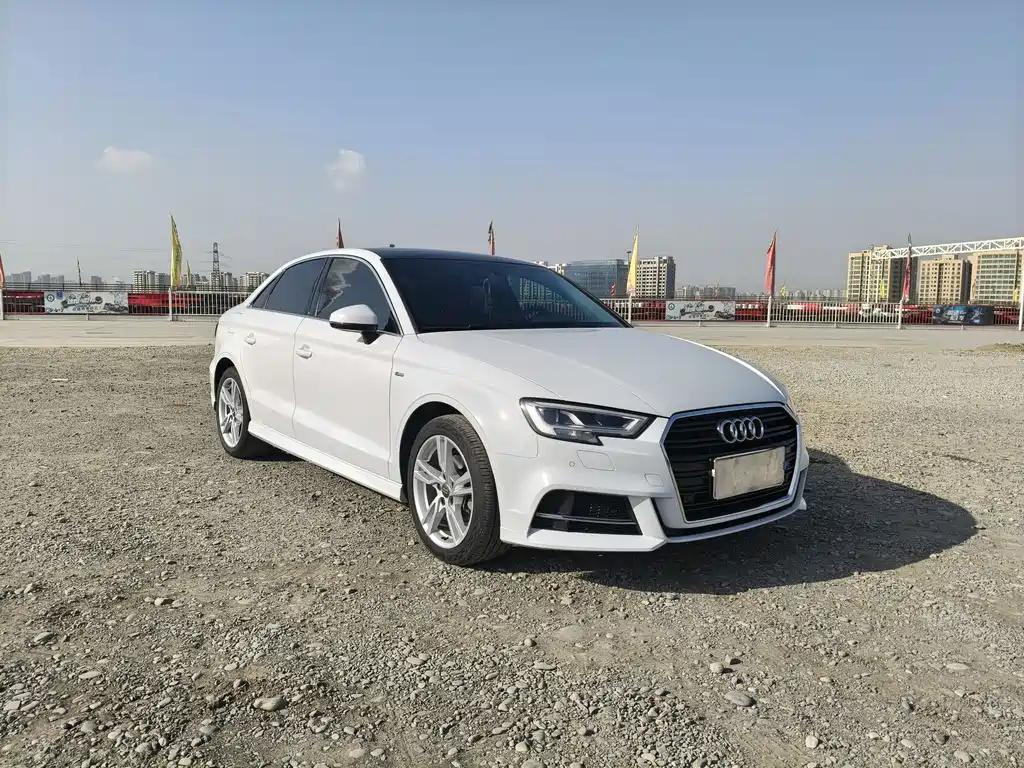Audi A3 2019 — фото 3