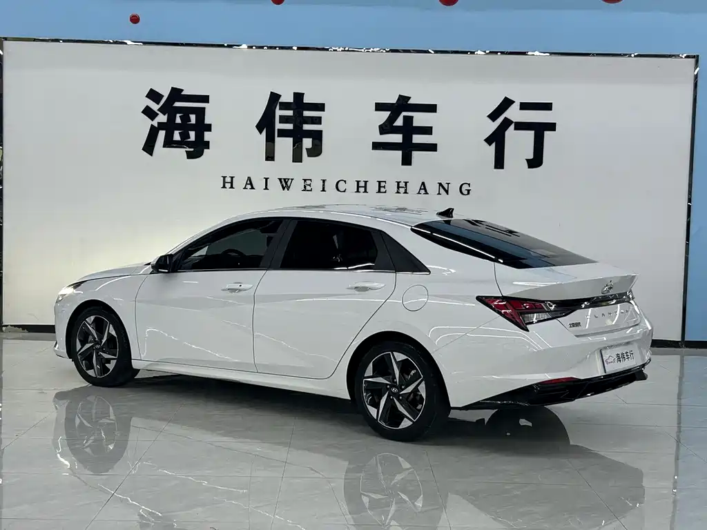 Hyundai Elantra 2023 — фото 15