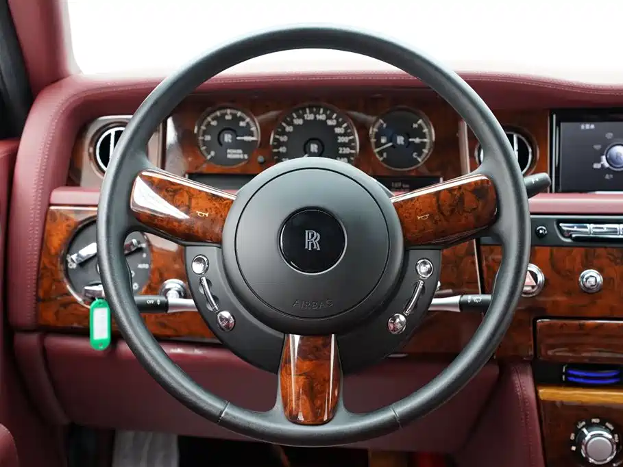 Rolls-Royce Phantom 2013 — фото 16