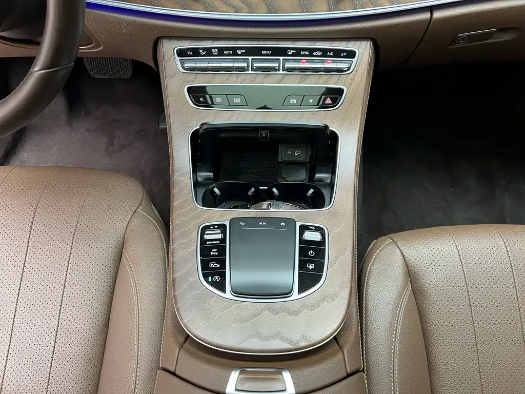 Mercedes-Benz E-Class 2023 — фото 9