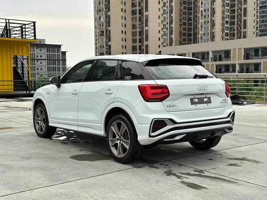 Audi Q2L 2022 — фото 4