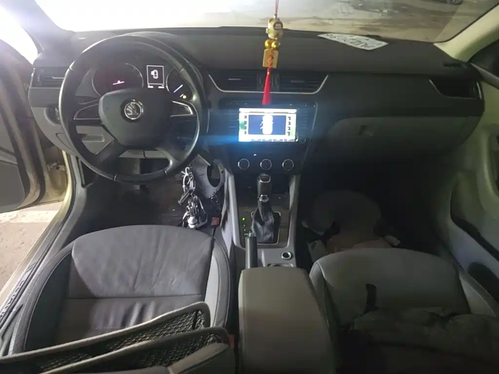 Skoda Octavia 2015 — фото 10