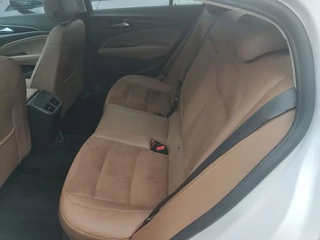 Buick Regal 2018 — фото 17