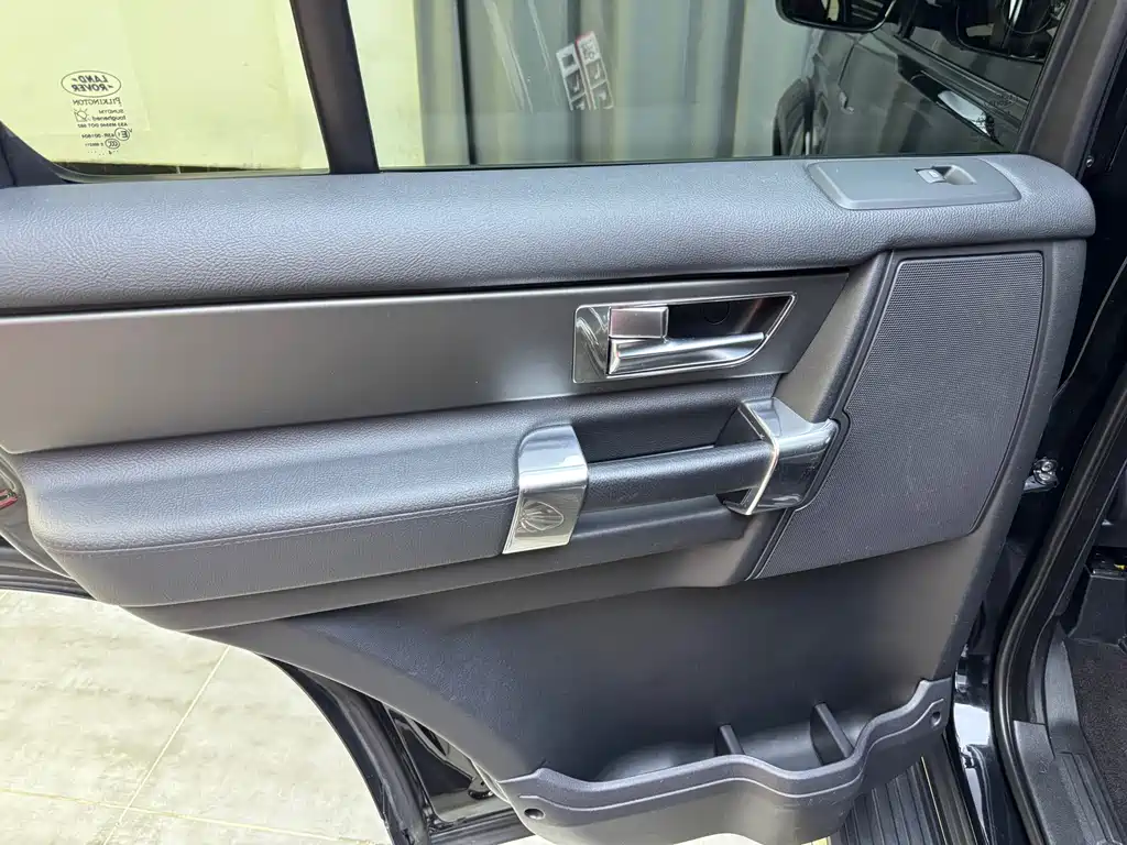Land Rover Discovery 2016 — фото 18