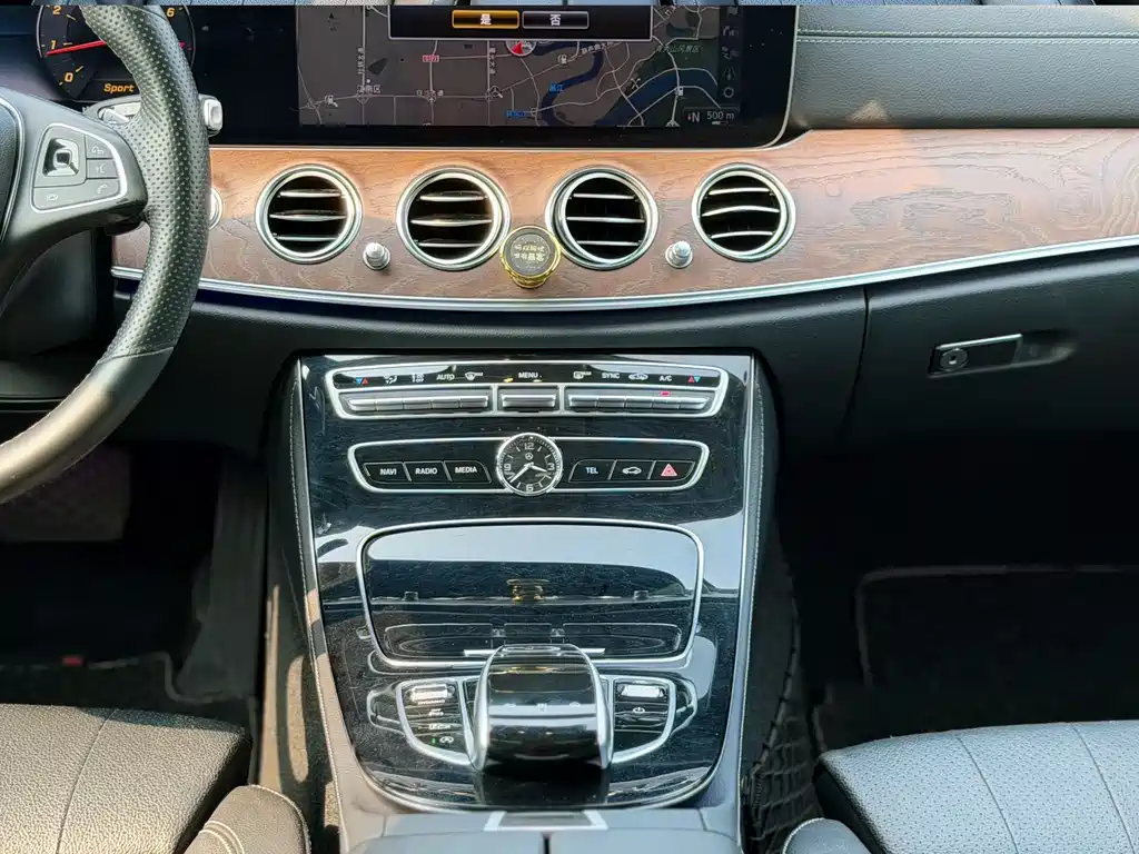 Mercedes-Benz E-Class 2017 — фото 16