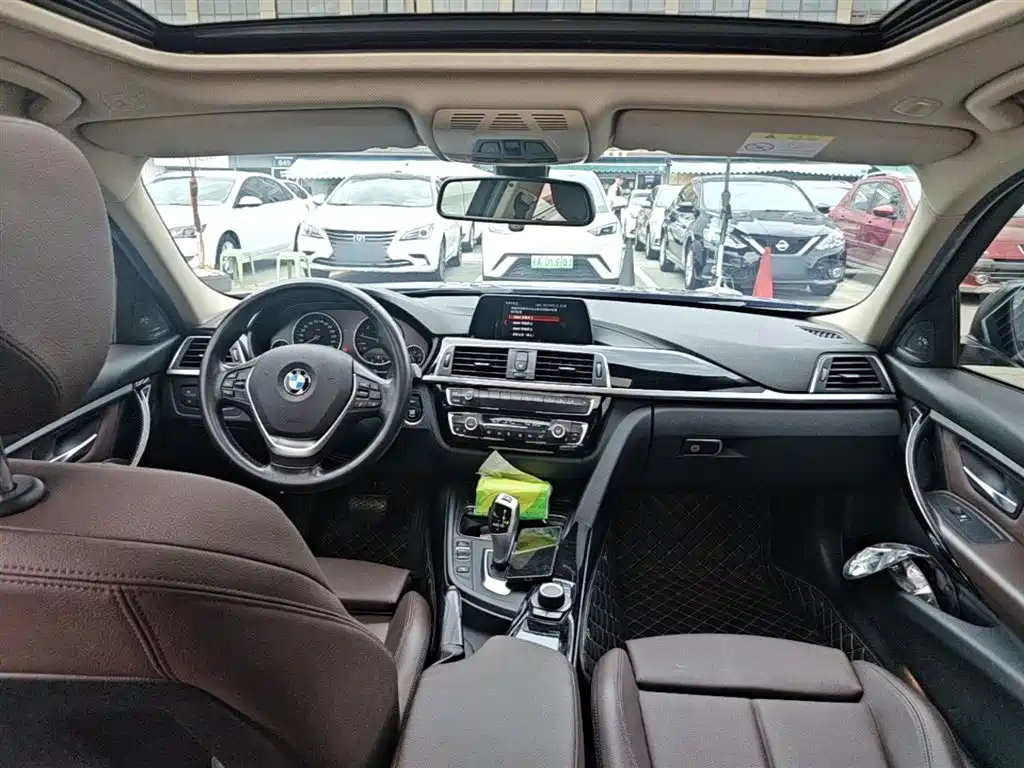 BMW 3 Series 2018 — фото 10
