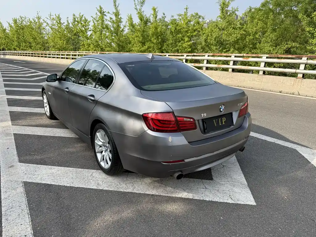 BMW 5 Series 2012 — фото 10