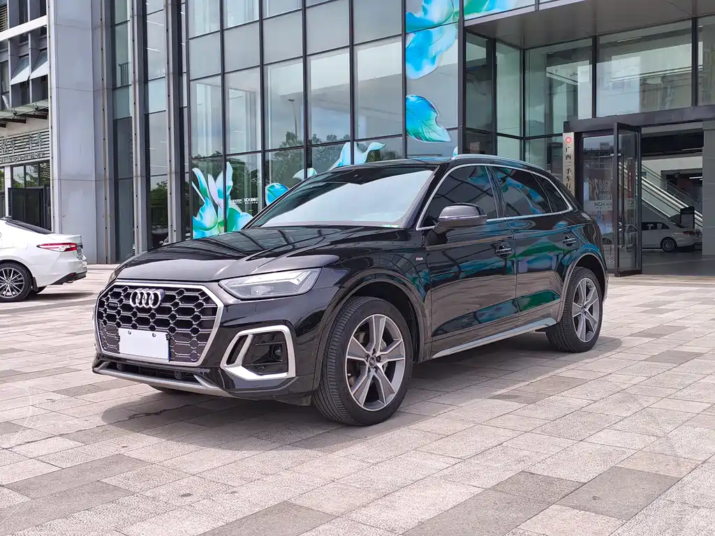 Audi Q5L 2021 — фото 1