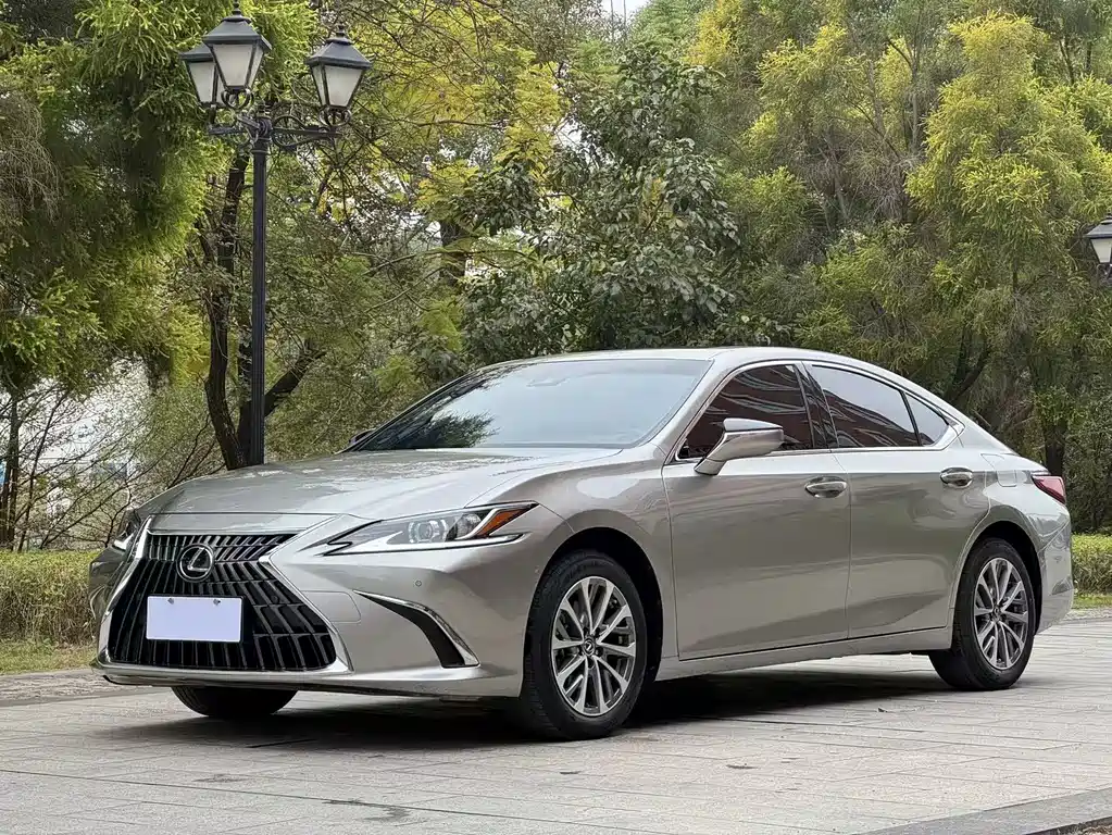 Lexus ES 2024 — фото 1