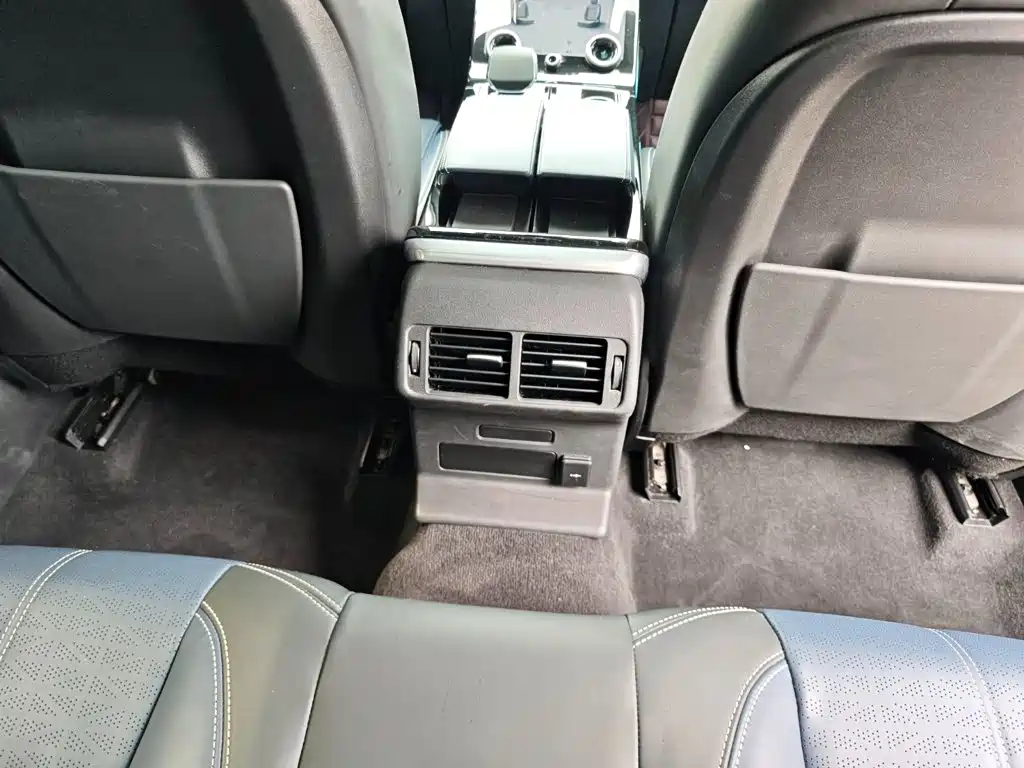 Land Rover Range Rover Velar 2023 — фото 27