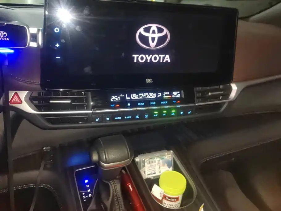 Toyota Sienna 2022 — фото 13