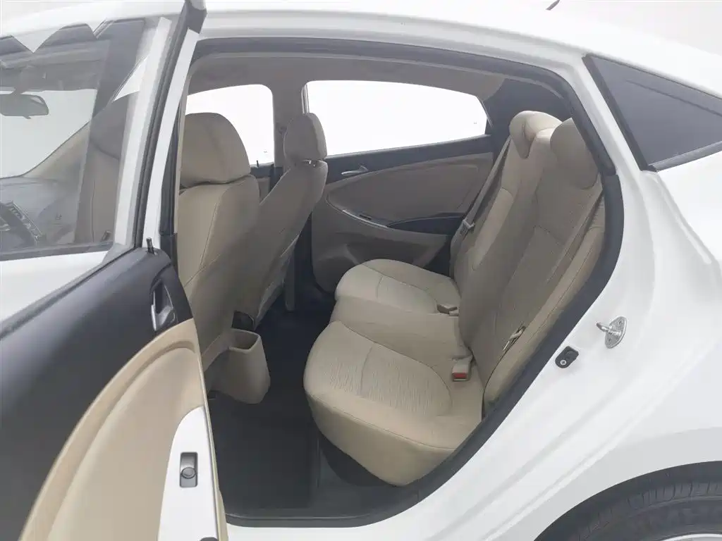 Hyundai Verna 2016 — фото 15