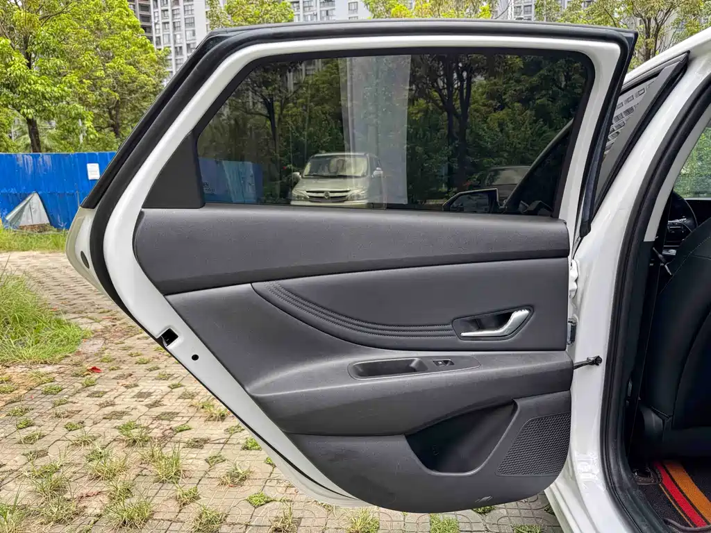 Hyundai Elantra 2023 — фото 35
