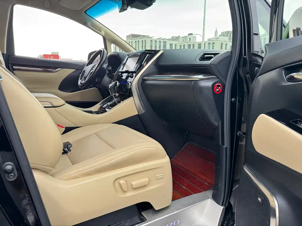 Toyota Alphard 2020 — фото 19