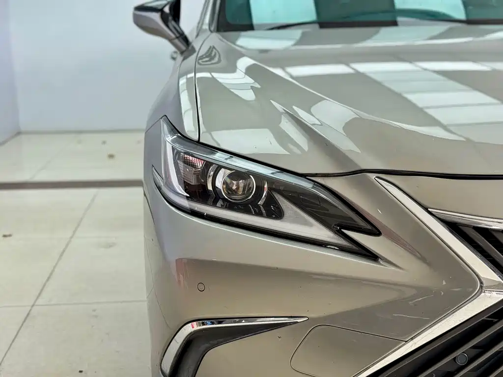 Lexus ES 2020 — фото 4